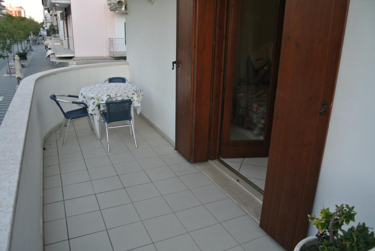Condominio Maria Lignano Sabbiadoro Exterior foto